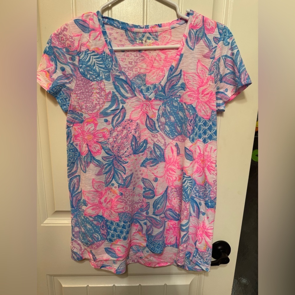 Lilly Pulitzer Top Etta V-neck Pink isle snappy turtle NWT xSmall